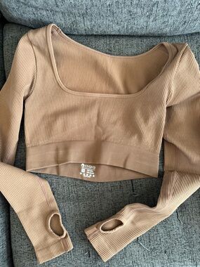Square-Neck Ribbed Long-Sleeve Crop Top in Camel